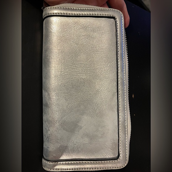 Vera Wang Wallet! - Picture 3 of 3